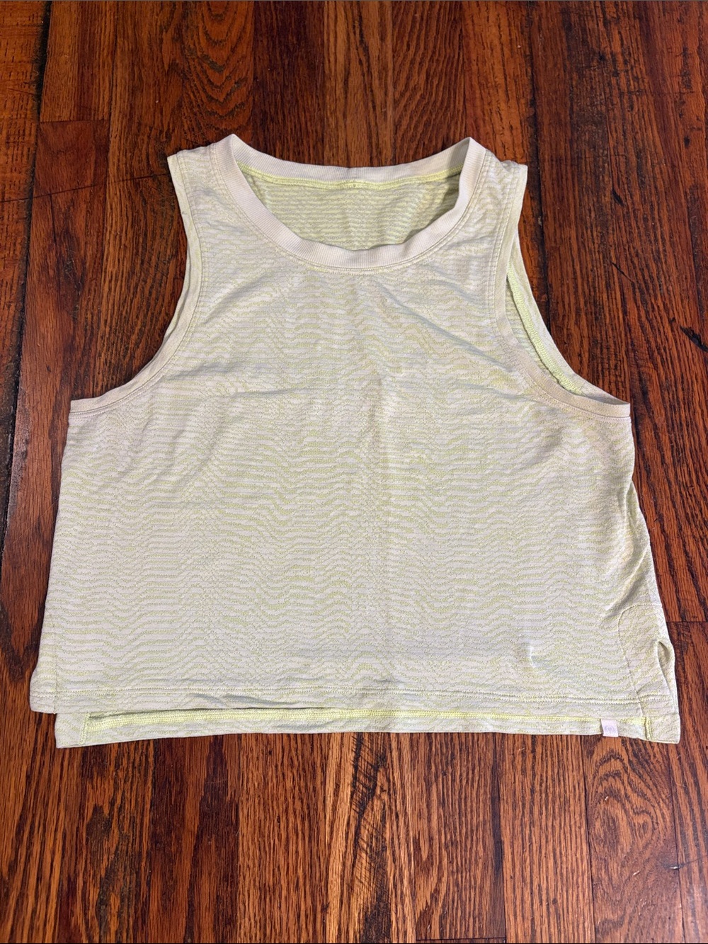 🎉Lululemon athletica Light Neon Yellow Sleeveless Cropped Tank!